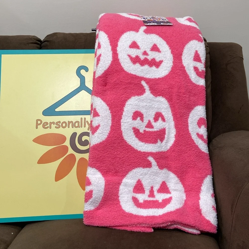Novogratz Oversized JACK O’LANTERN PUMPKIN Print Throw
